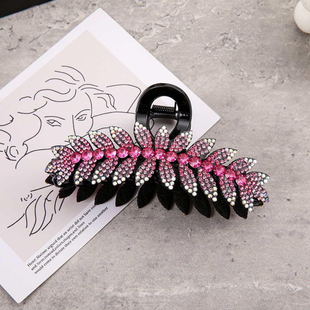 Rhinestone flower claw clip, detail 1