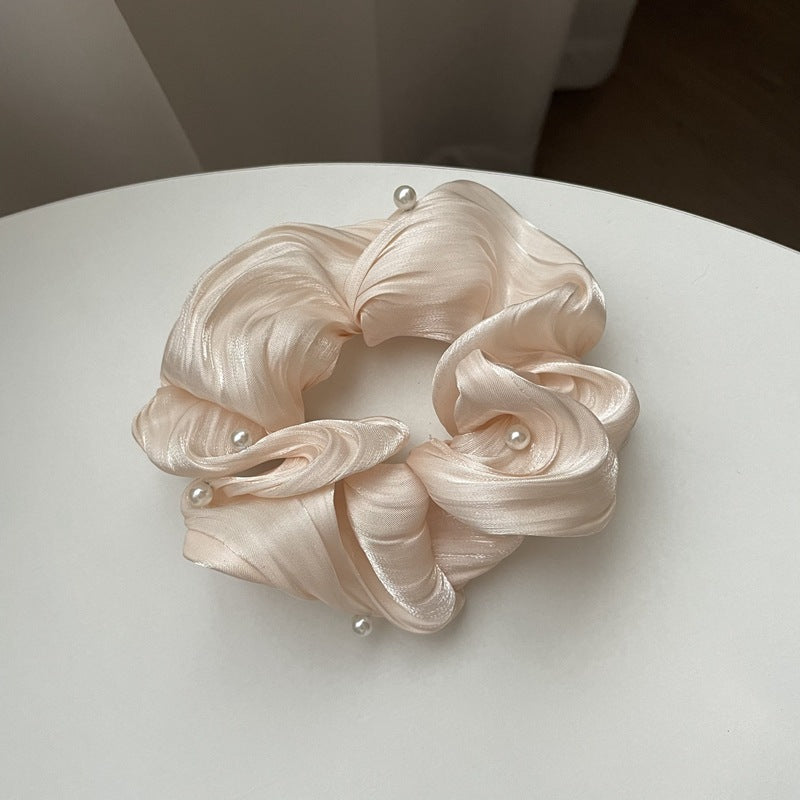 Pearl satin scrunchie set, detail 3