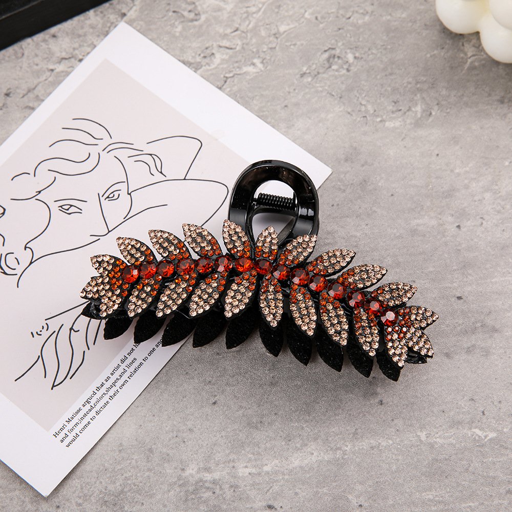 Rhinestone flower claw clip, detail 2