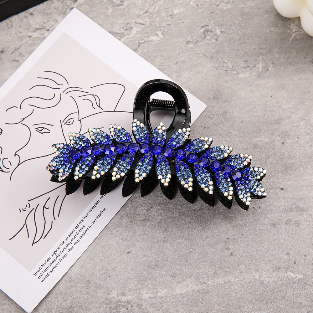 Rhinestone flower claw clip, detail 3